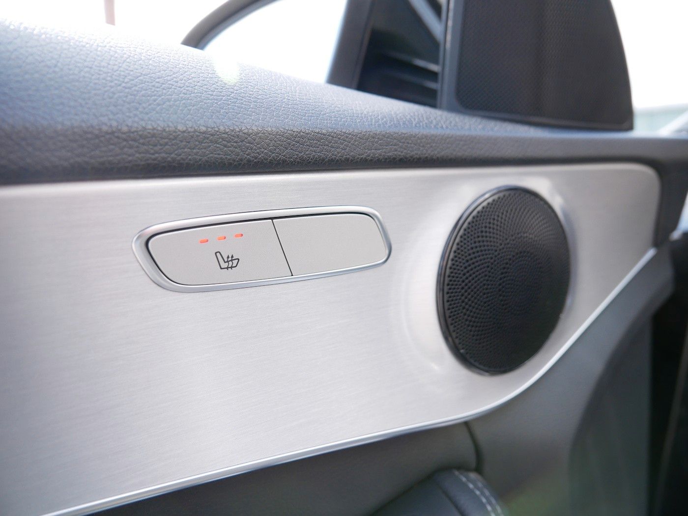 Fahrzeugabbildung Mercedes-Benz C 220 d Avantgarde BEAM AHK DACH RFK LED SHZ NAV