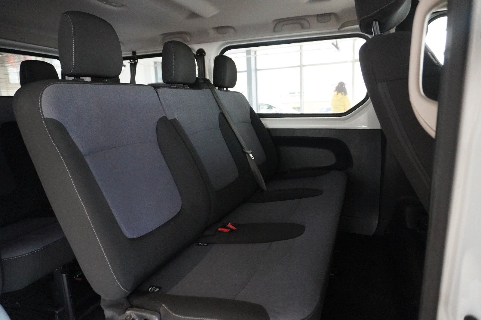 Fahrzeugabbildung Opel Vivaro B 1.6D KOMBI 8-SITZE L1H1 KLIMA/PDC/TEMP.