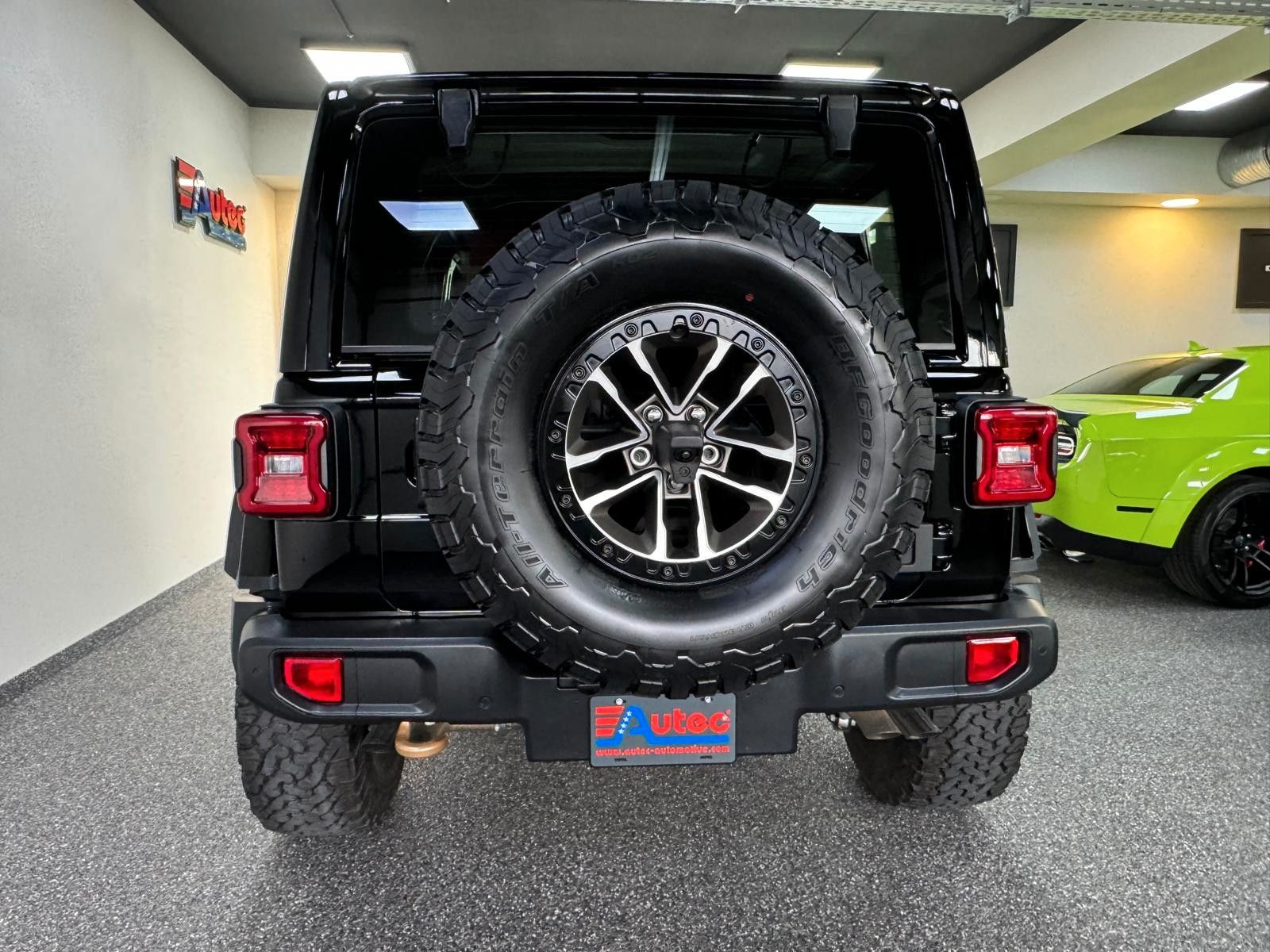 Fahrzeugabbildung Jeep RUBICON 392-6.4L HEMI V8-RECON 35"-STEEL BUMPER
