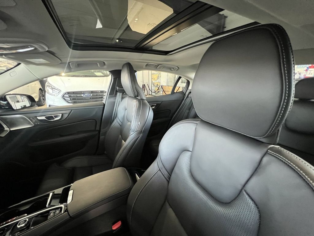 Volvo S60 T8 Ultimate Dark Recharge AWD B&W Massage