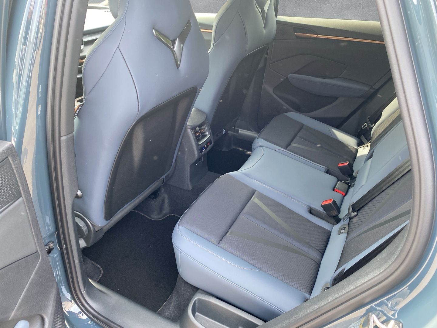 Fahrzeugabbildung CUPRA Terramar 1.5 eTSI 110 kW EU6e Digitales Cockpit