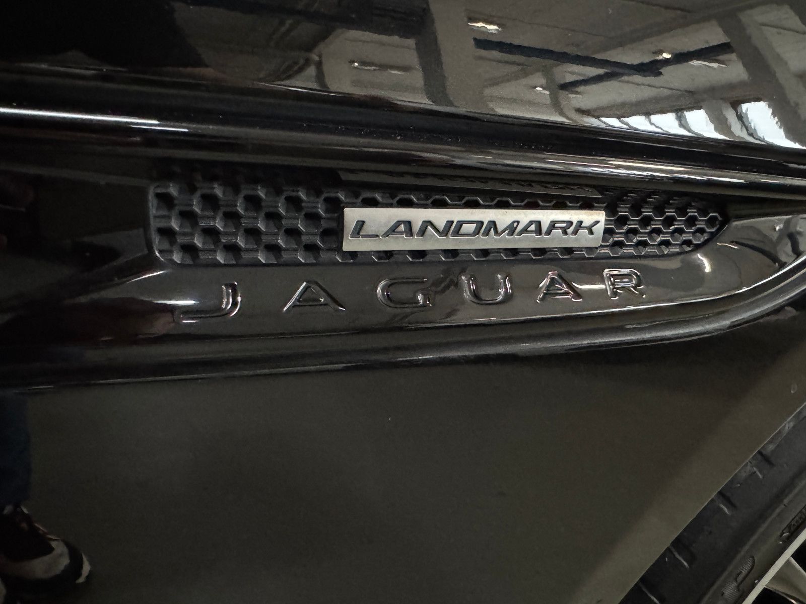 Fahrzeugabbildung Jaguar XE 2.0 d 8GT LANDMARK R-SPORT BLACK EDITION VOLL