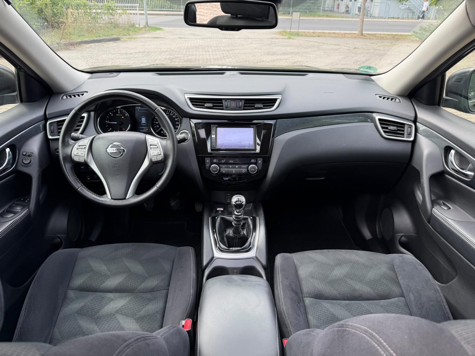 NISSAN X-TRAIL TEKNA 4X4 PANORAMIQUE GPS | 131 ch | BVM | HAYON ÉLECTRIQUE | VOLANT EN CUIR