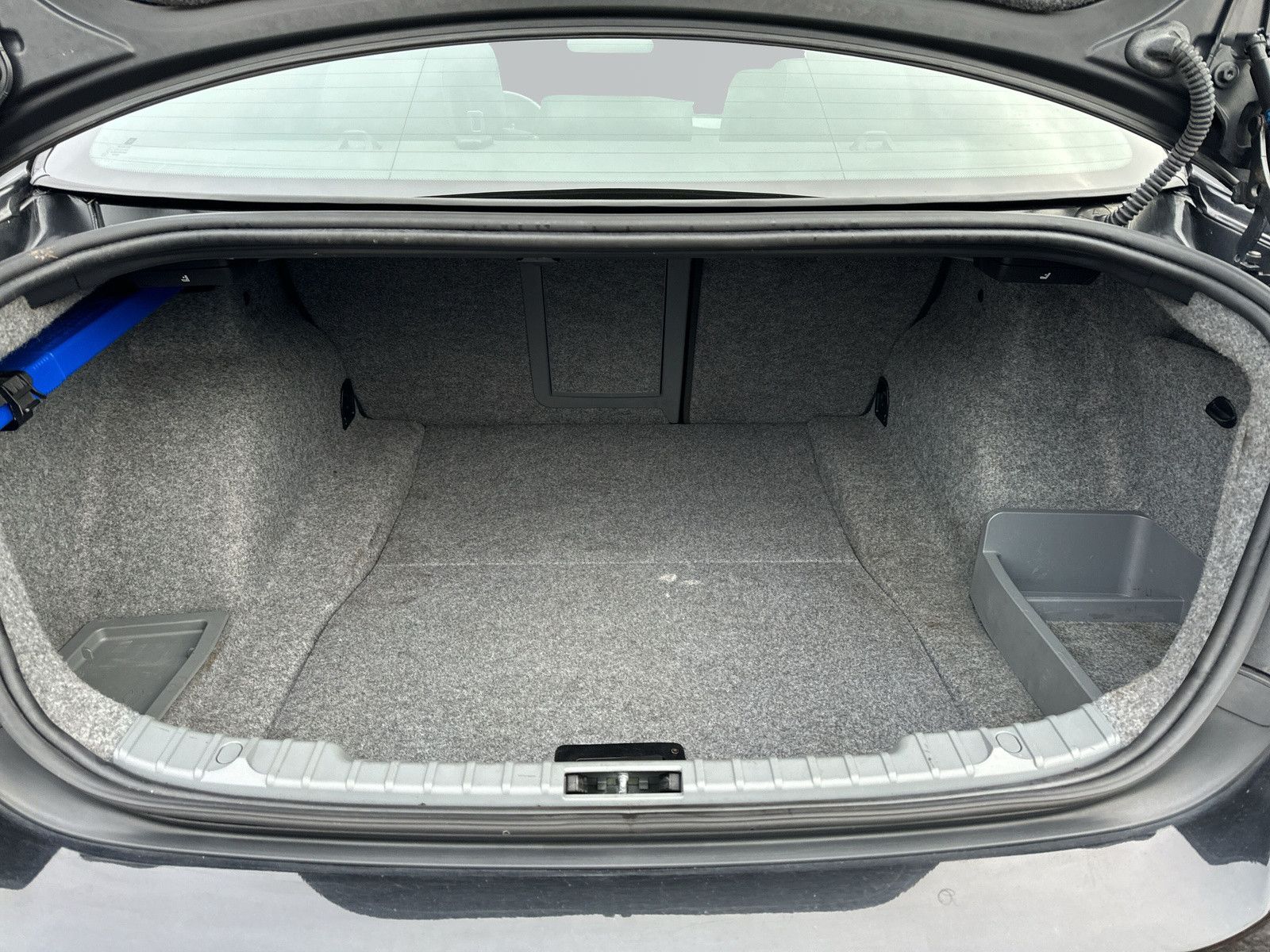 Fahrzeugabbildung BMW 330i Lim. /Navi./Xenon/PDC./Schiebedach/Tempomat