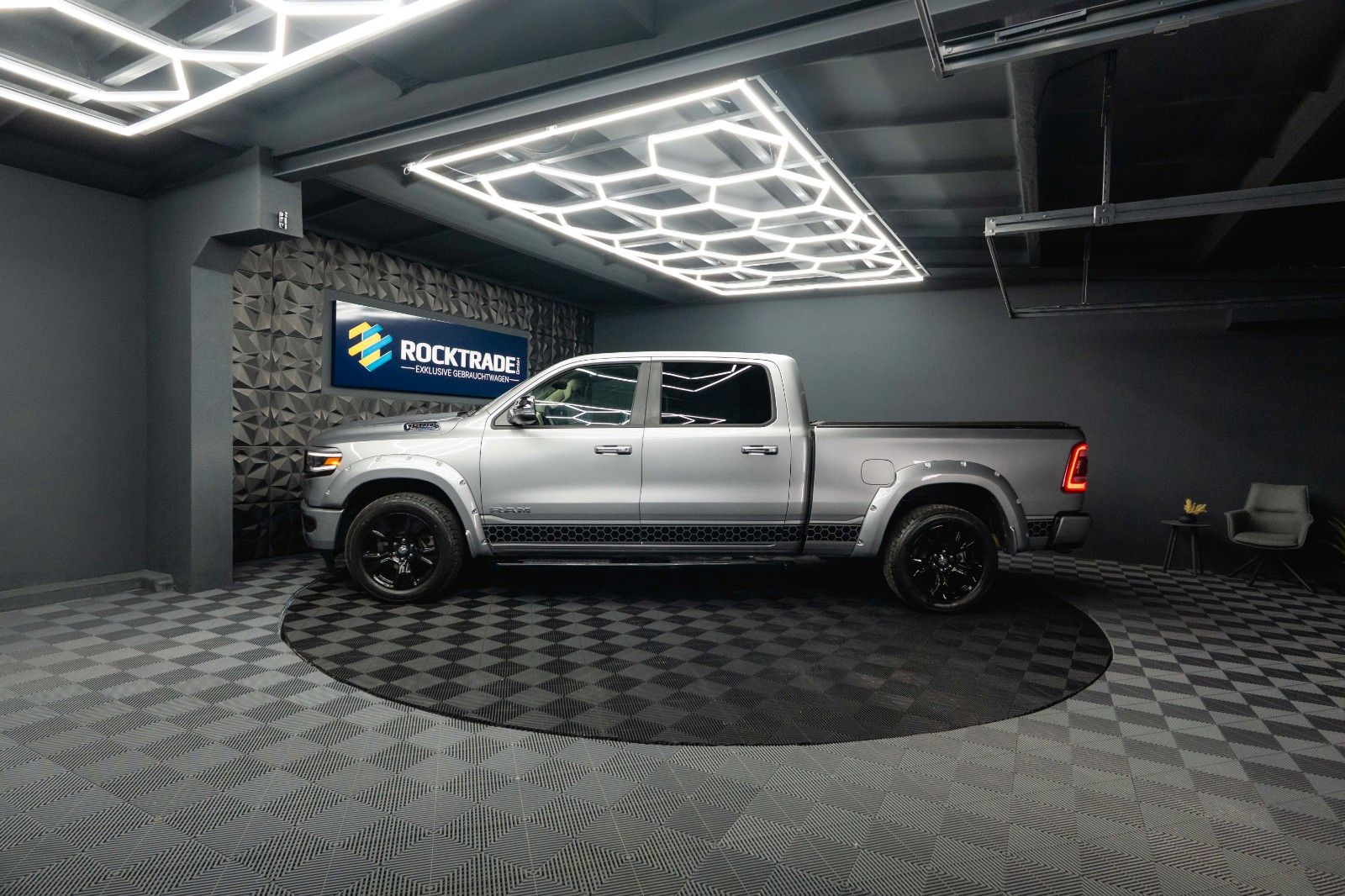 Fahrzeugabbildung Dodge RAM 5.7 V8 HEMI 4x4 Night LARAMIE LONGBED 19%