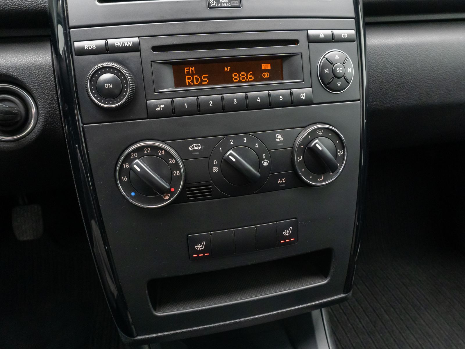 Fahrzeugabbildung Mercedes-Benz A A 180 CDI Berganfahr Sitzheizung RegenSensor