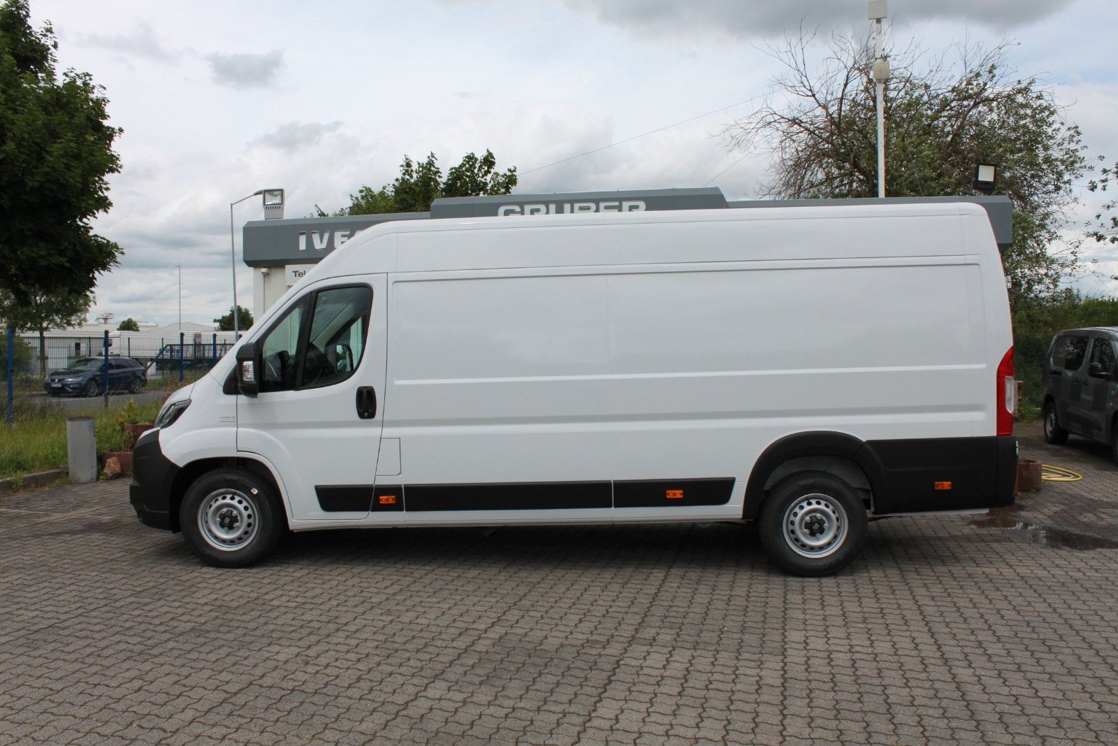 Fahrzeugabbildung Fiat Ducato H2 Kastenwagen 35 L4H2 140 Multijet Maxi