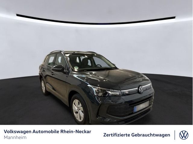 Volkswagen Tiguan - 1