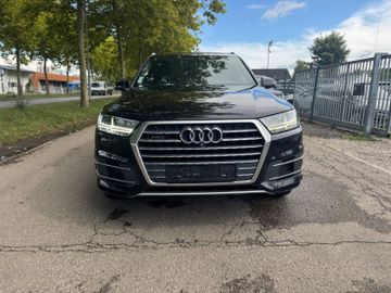 Audi Q7 - 1