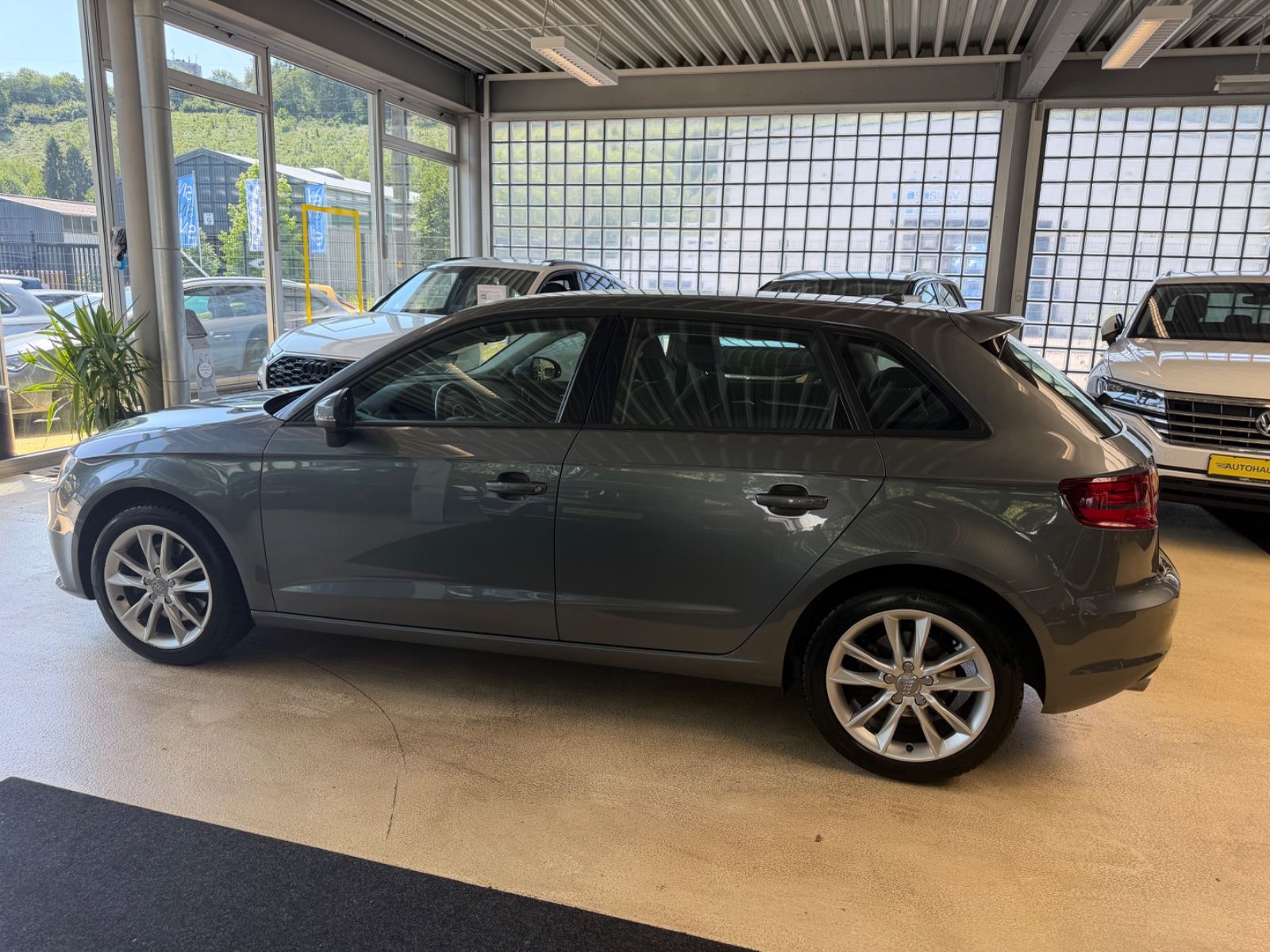 Fahrzeugabbildung Audi A3 Sportback 2.0 TDI attraction quattro