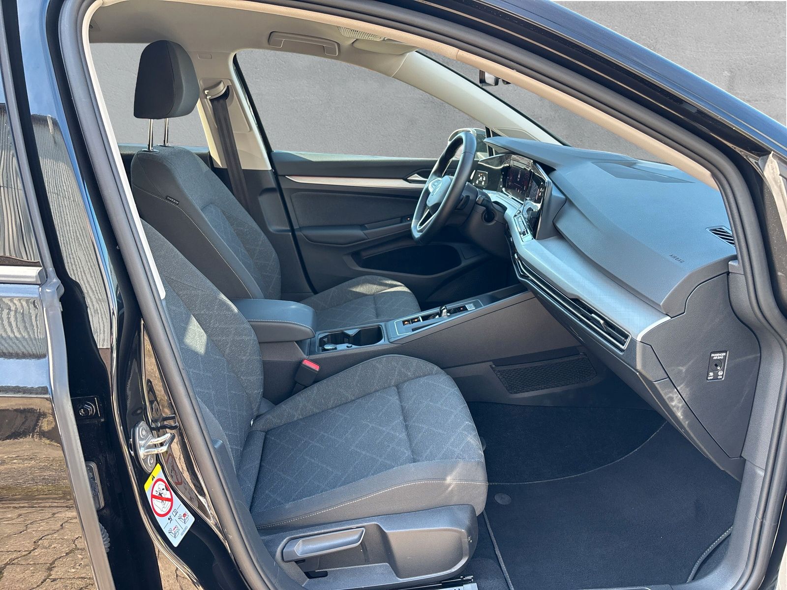 Fahrzeugabbildung Volkswagen Golf Variant Life 2.0 TDI DSG App-Connect RFK