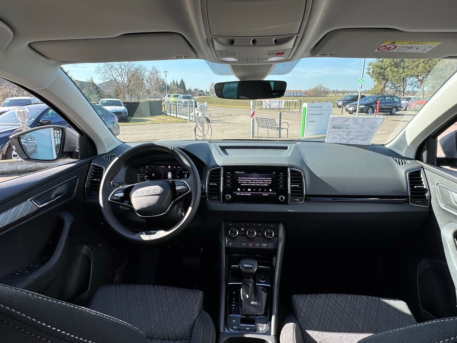 Fahrzeugabbildung SKODA Karoq 1.5 TSI DSG*AHK*RFK*behFro*eHeck*Allwetter