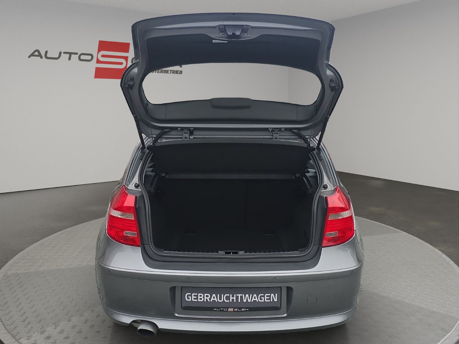 Fahrzeugabbildung BMW 118i 1 Limousine PDC+SHZ+TEMPOMAT+KLIMA