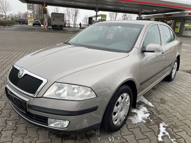 Skoda Octavia 1.6 Elegance Limousine Automatik