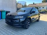 Skoda Karoq 1.5 TSI DSG 4x4 Sportsline PANO, AHK St.Hz - Skoda Karoq: Von Privat