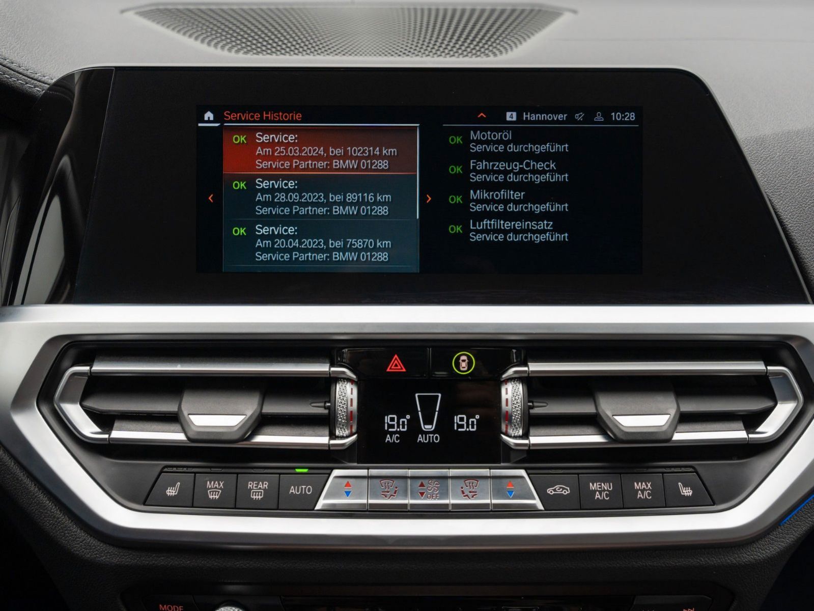 Fahrzeugabbildung BMW 320d Luxury Line DAB CockpitPlus PDC Leder