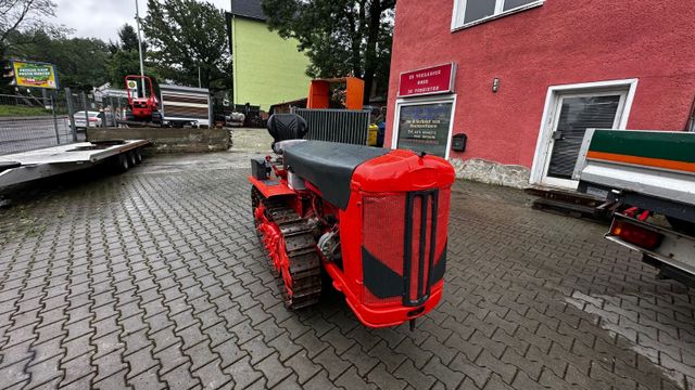 Belarus Bolgar TL 45. ketten Traktor.