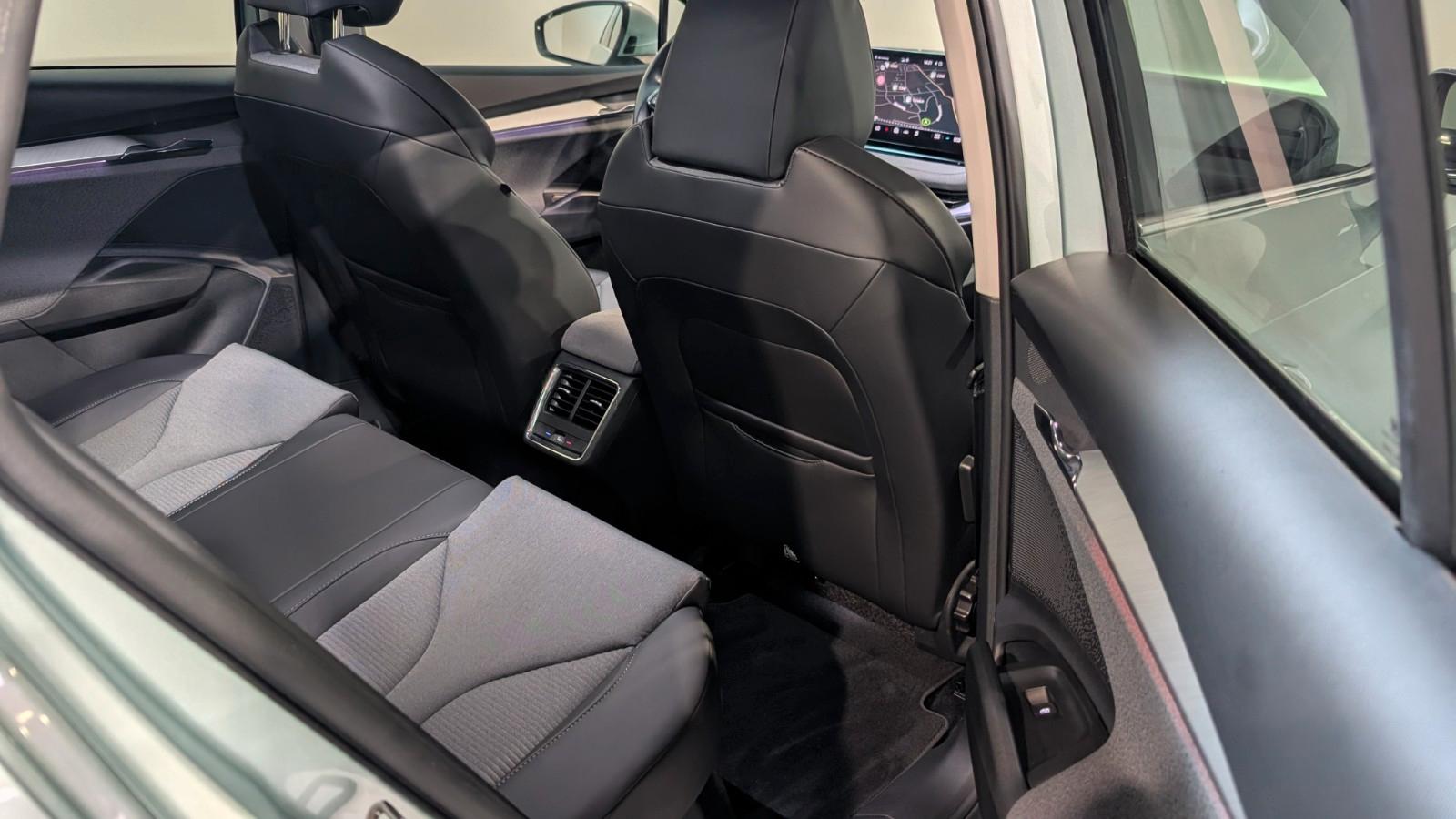 Skoda Enyaq 80 Loft ACC*LANE*KESSY*SIDE*SHZ*KAM*19"