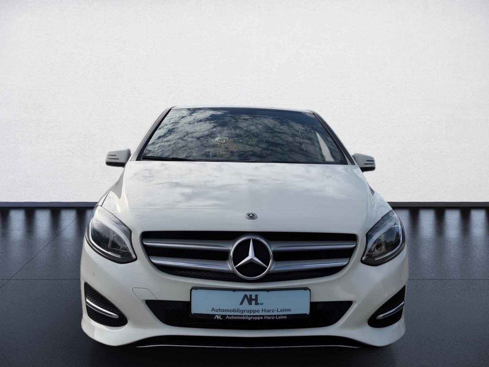 Mercedes-Benz B 180 1.6 L Edition B DSG RFK NAVI SHZ GRA PDC