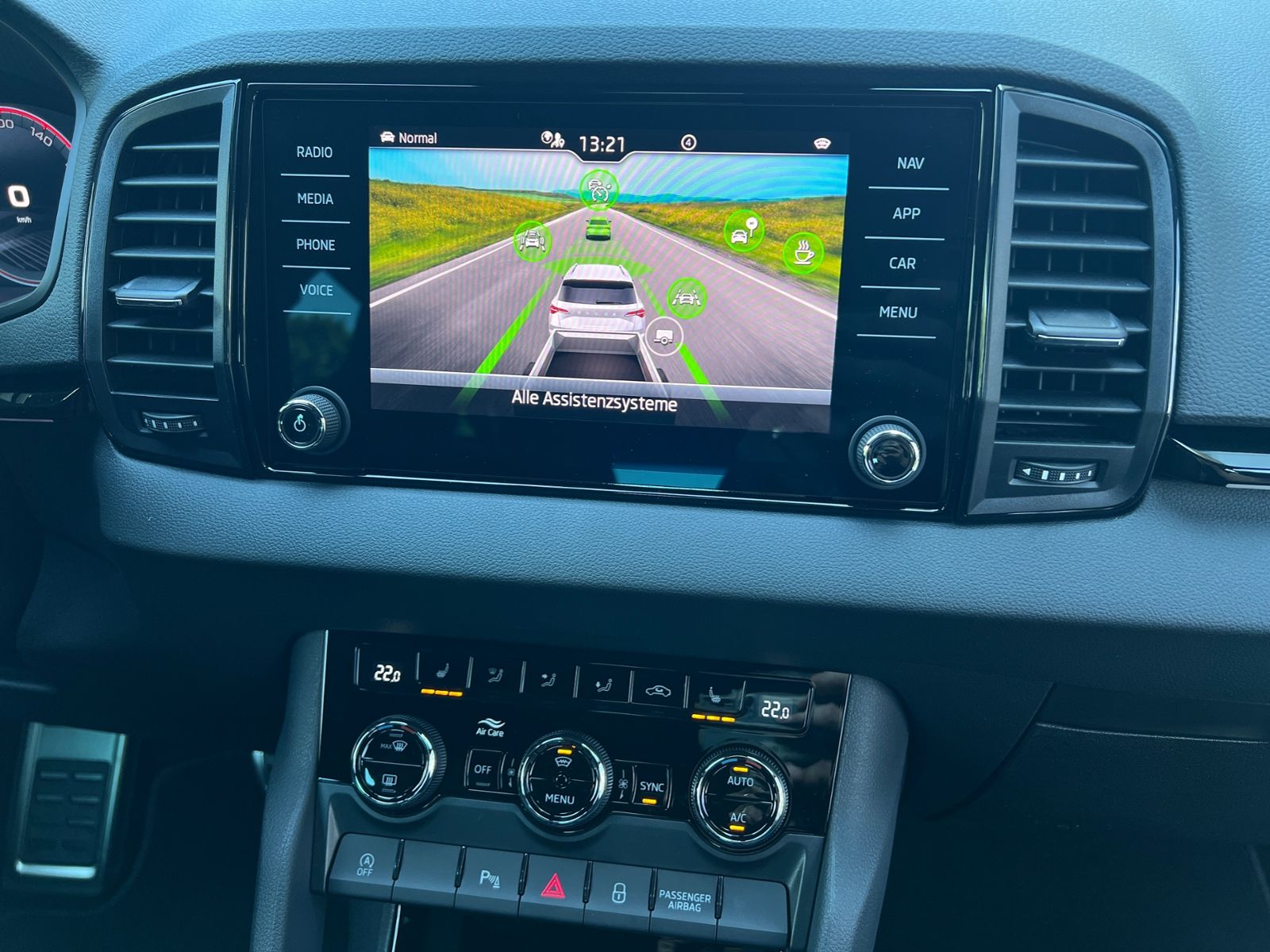 Fahrzeugabbildung SKODA Karoq Sportline 2.0 TSI 4x4 DSG *CANTON, AHK, 19