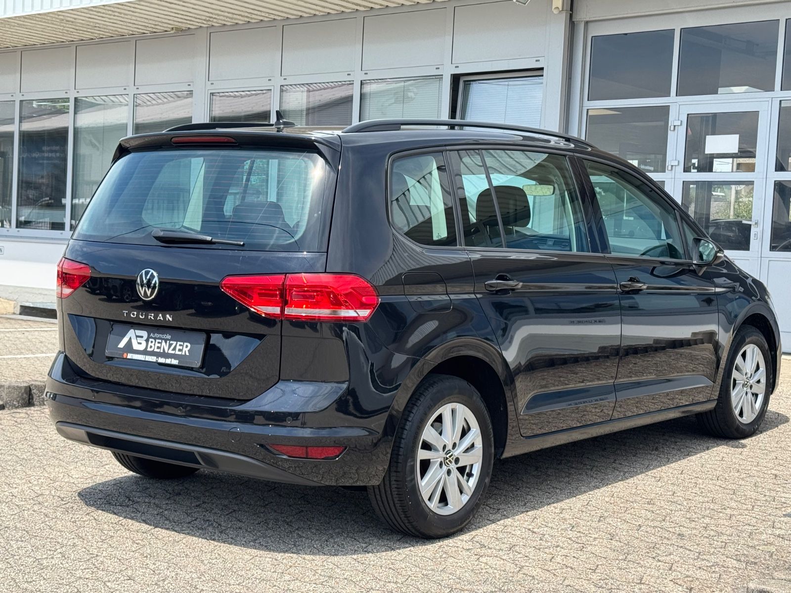 Fahrzeugabbildung Volkswagen Touran Comfortline/ACC/AHK/PDC/Navi/Massage/1H