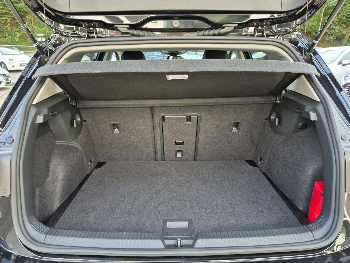 Volkswagen Golf VIII 1.5 eTSI DSG Energy Navi ACC SHZ, миниатюра 13