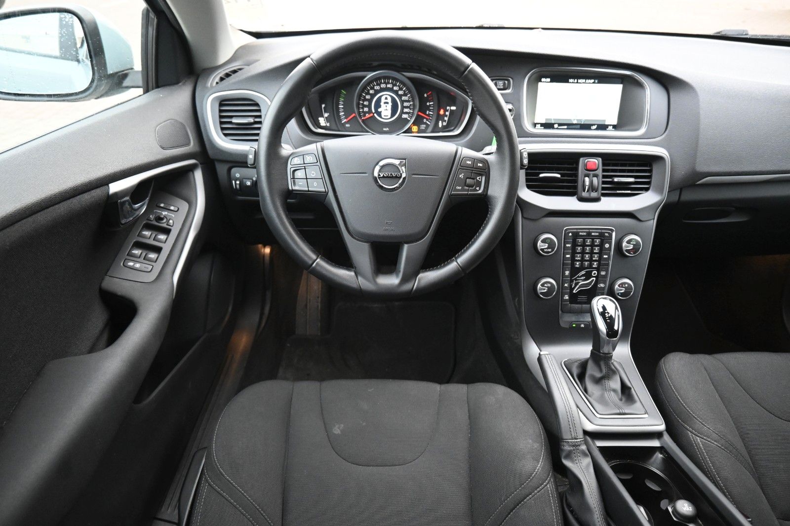 Fahrzeugabbildung Volvo V40 D2  Kinetic *TEMPO*NAV*LED*RFK*CD*