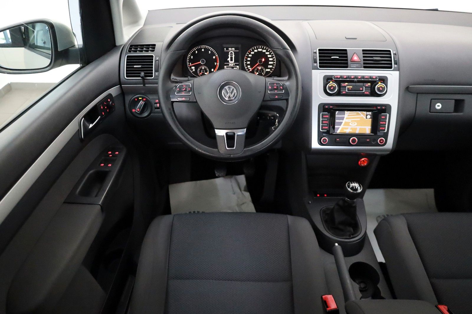 Fahrzeugabbildung Volkswagen Touran Trendline Navi,SH,PDC,8 fach bereift