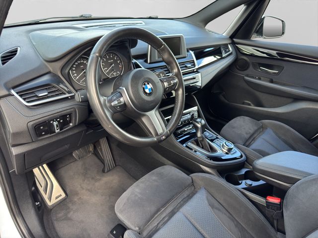 Fahrzeugabbildung BMW 220i Active Tourer M Sport+M Fahrwerk+LED+Navi