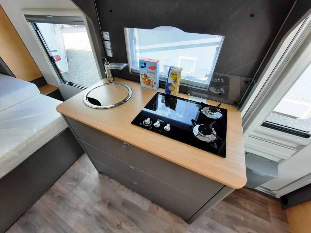 Fahrzeug Übersicht 17 Fahrzeugabbildung LMC Videro 450 D Verfüg./Sparen Sie 6.331,- €