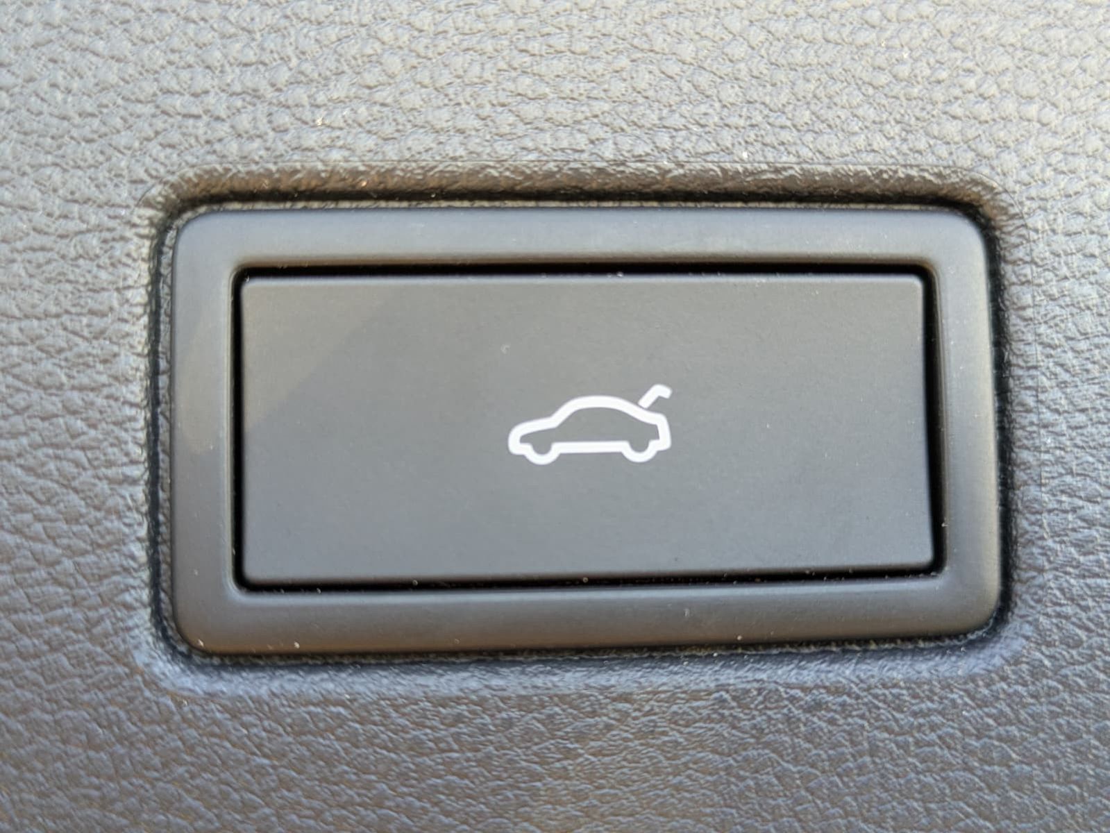 Fahrzeugabbildung Volkswagen Touran 2.0 DSG R-Line High. Pano 7-Si IQ.Dri AHK