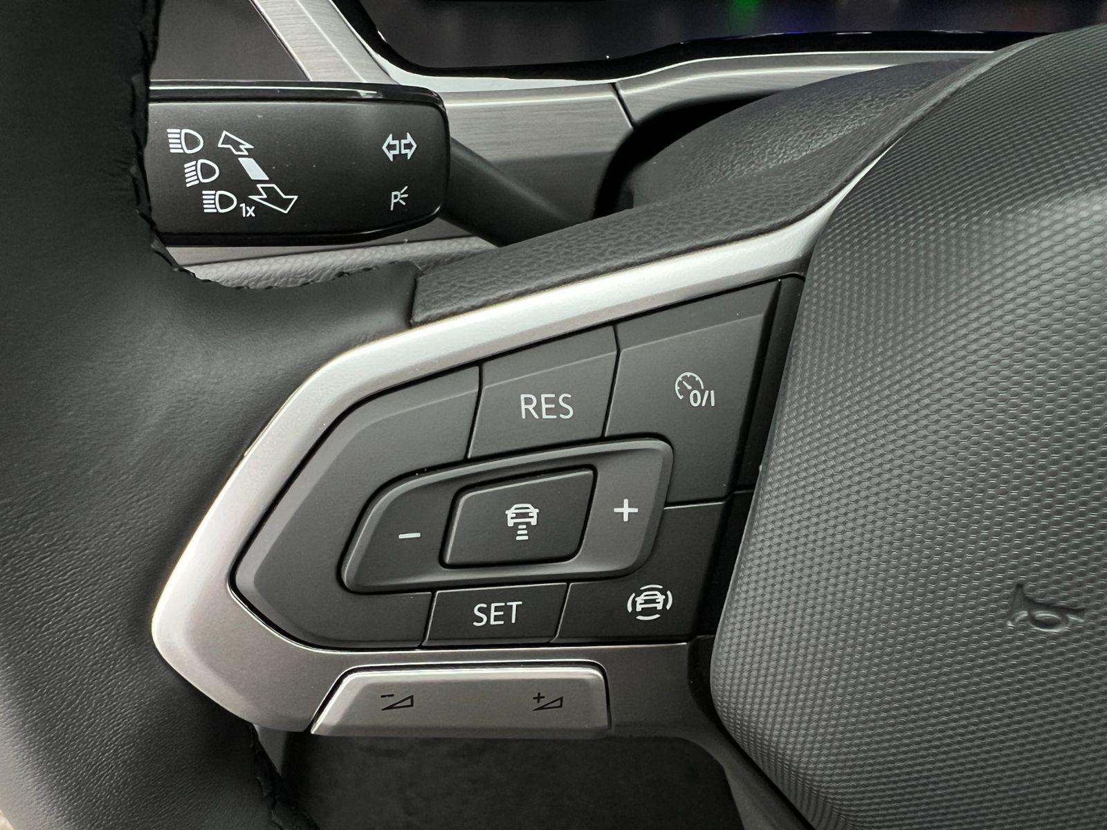 Fahrzeugabbildung Volkswagen Touran Comfortline 1.5 TSI DSG *LED, AHK, 7 Sitz