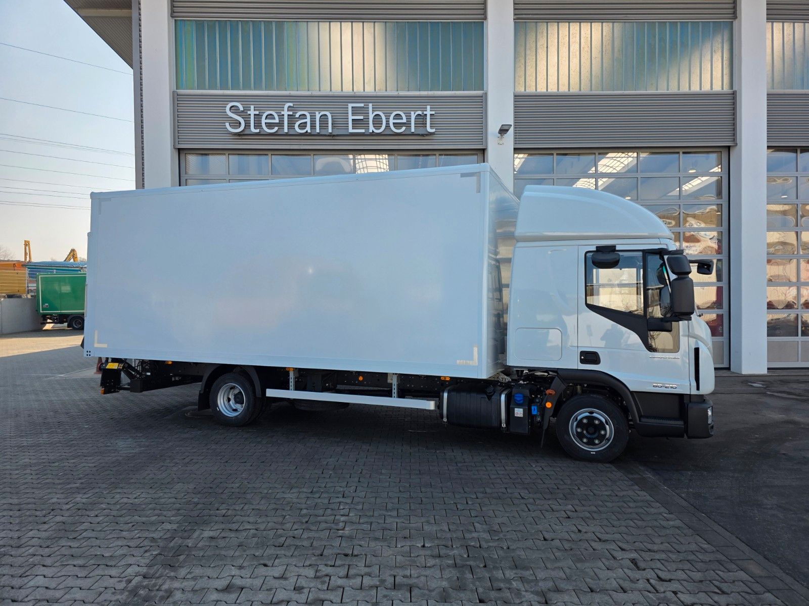 Fahrzeugabbildung Iveco Eurocargo ML80E21/P LBW 1.000kg L-Haus