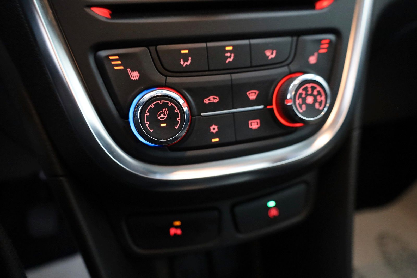 Fahrzeugabbildung Opel Mokka Edition ecoFlex SH,PDC,8-fach bereift