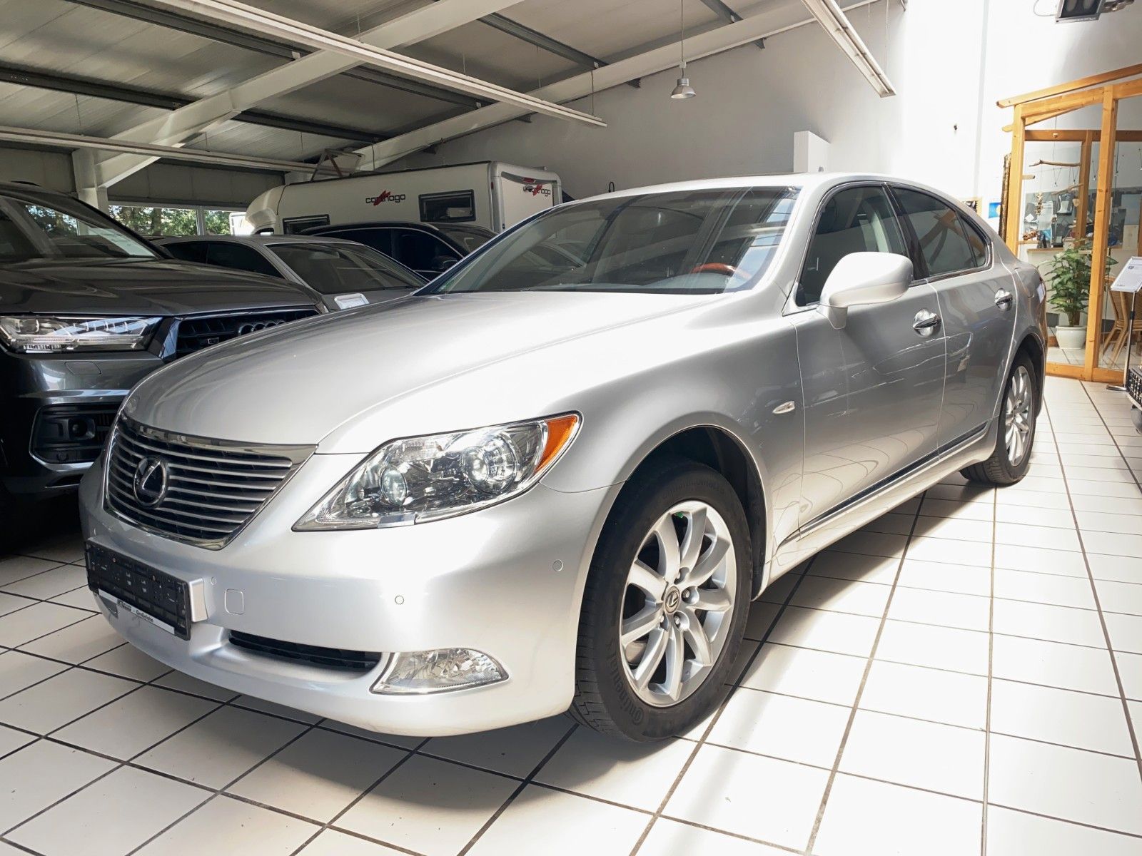 Lexus LS 460 V8