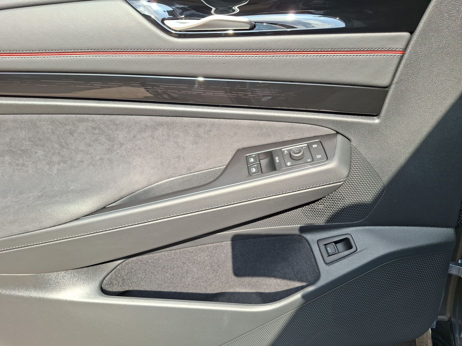 Volkswagen ID.7 GTX 4Motion NAVI AHK 360° PANO WÄRMEP foto 21