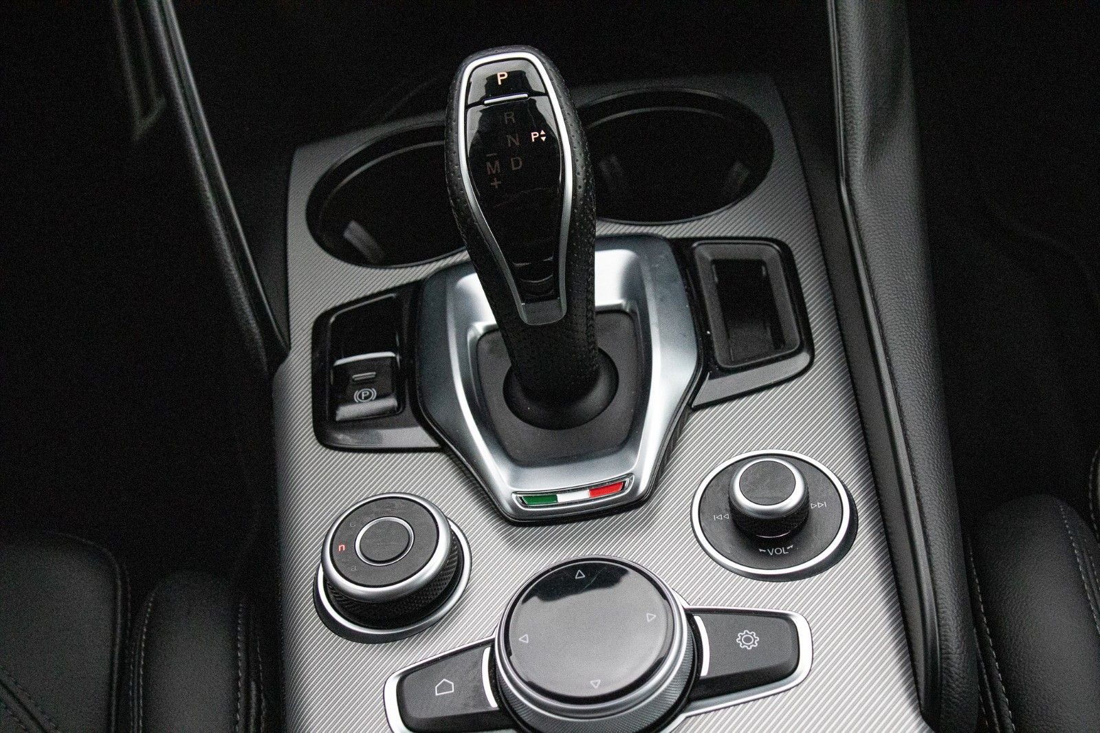 Fahrzeugabbildung Alfa Romeo Giulia MY23 Veloce 2.2 Diesel Q4 Prem+Assis.-Pak