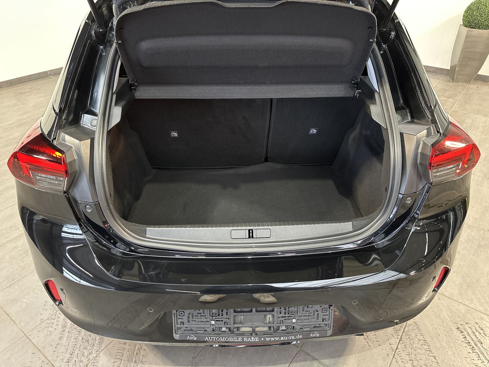 Fahrzeugabbildung Opel Corsa 5-Türer 1.2 Elegance Aut. NAV+LED+ACC+1HD