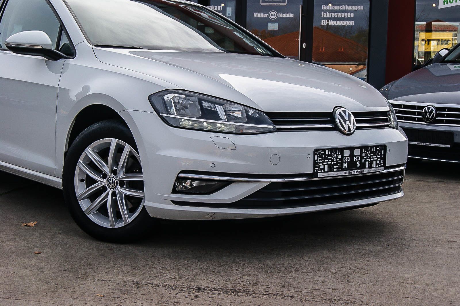 Fahrzeugabbildung Volkswagen Golf VII Variant 1.0TSI SOUND NAVIGATION ACC App