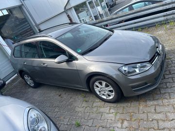Volkswagen Golf - 2