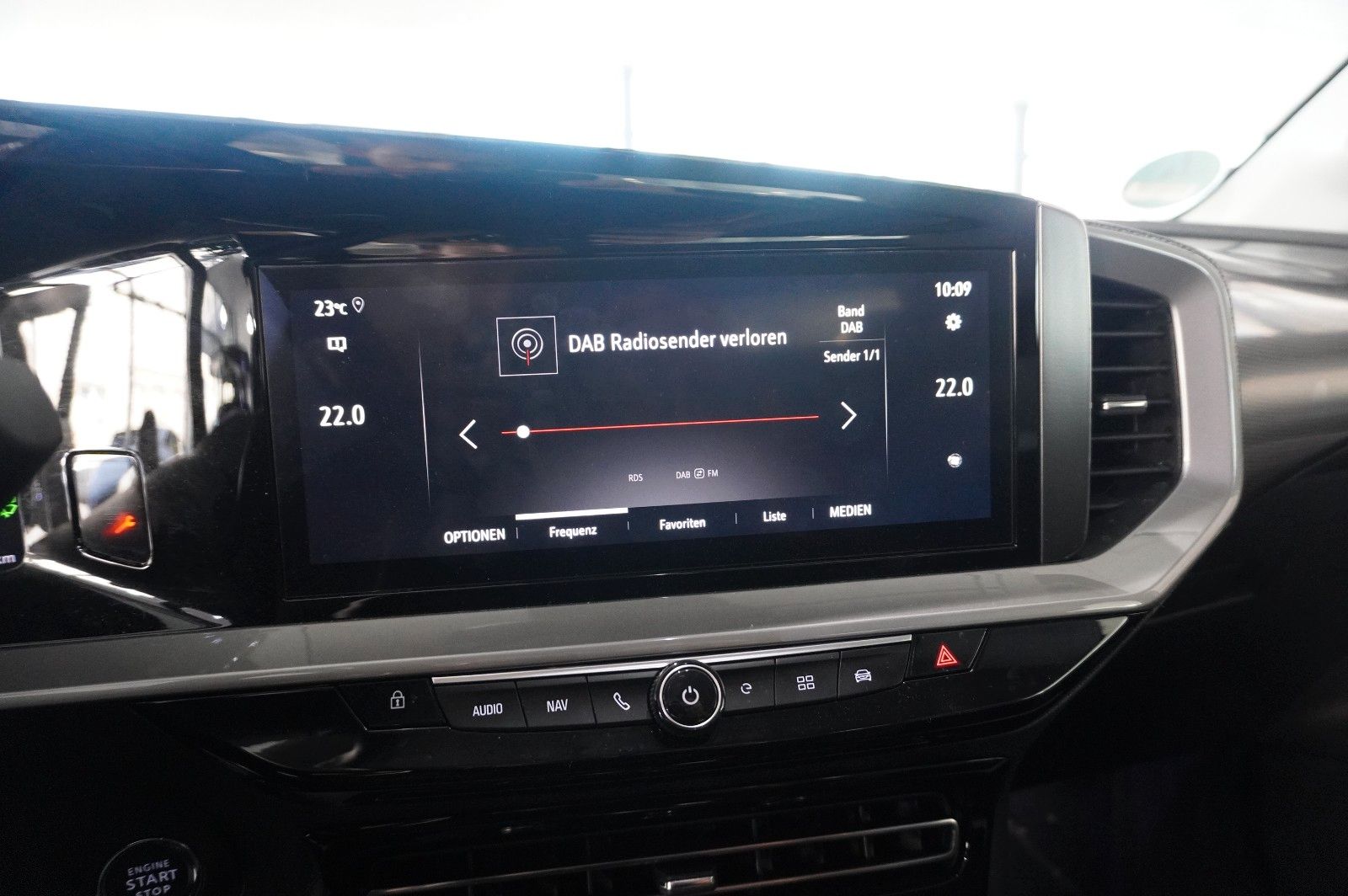 Fahrzeugabbildung Opel Mokka-e ELEGANCE 3-PHASIG NAVI/LED/VIRTU/SHZ/DAB