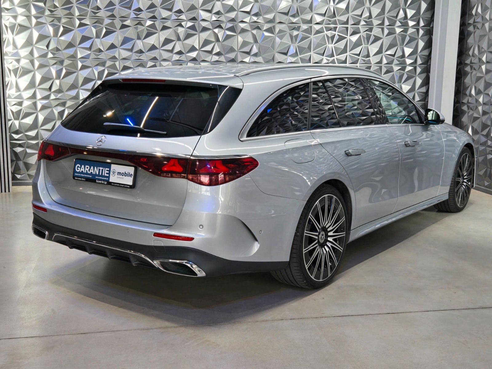 Mercedes-Benz E 300 de AMG Line Premium 4D Sound Hyperscreen foto 5