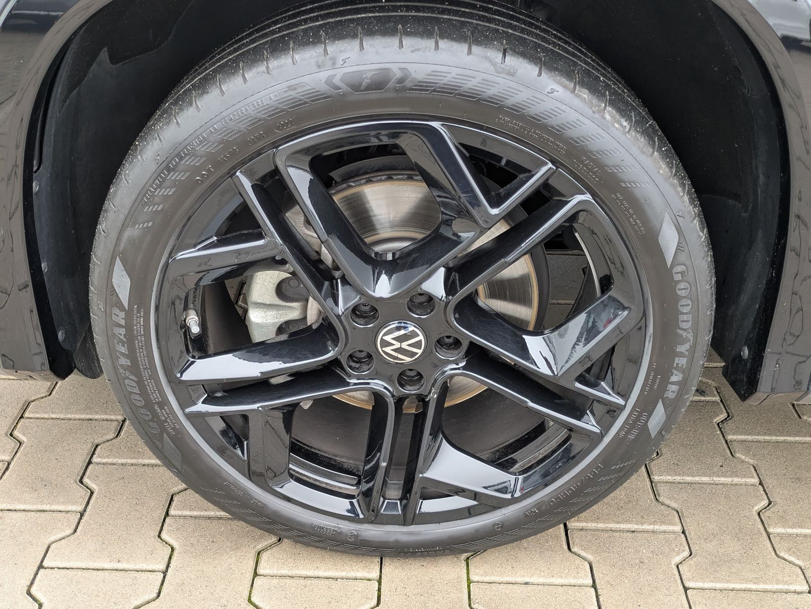 Fahrzeugabbildung Volkswagen Tayron 2.0 TDI 4M R-Line BLACK*7Si*MATRIX*PANO