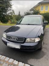 Audi A4 B5 - Limousine - Audi A4 aus 1995 mit Benzin-Antrieb: Limousine