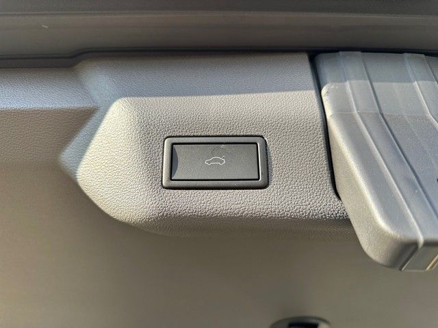 Fahrzeugabbildung Volkswagen T7 Multivan 2.0TDI Life lang +NAVI+7-SITZER+PANO