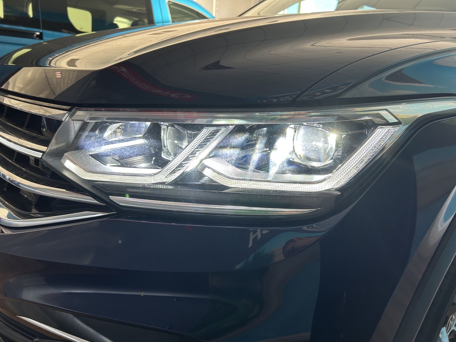 Fahrzeugabbildung Volkswagen Tiguan Allspace R-Line TDI 4M DSG IQ.Light ACC A
