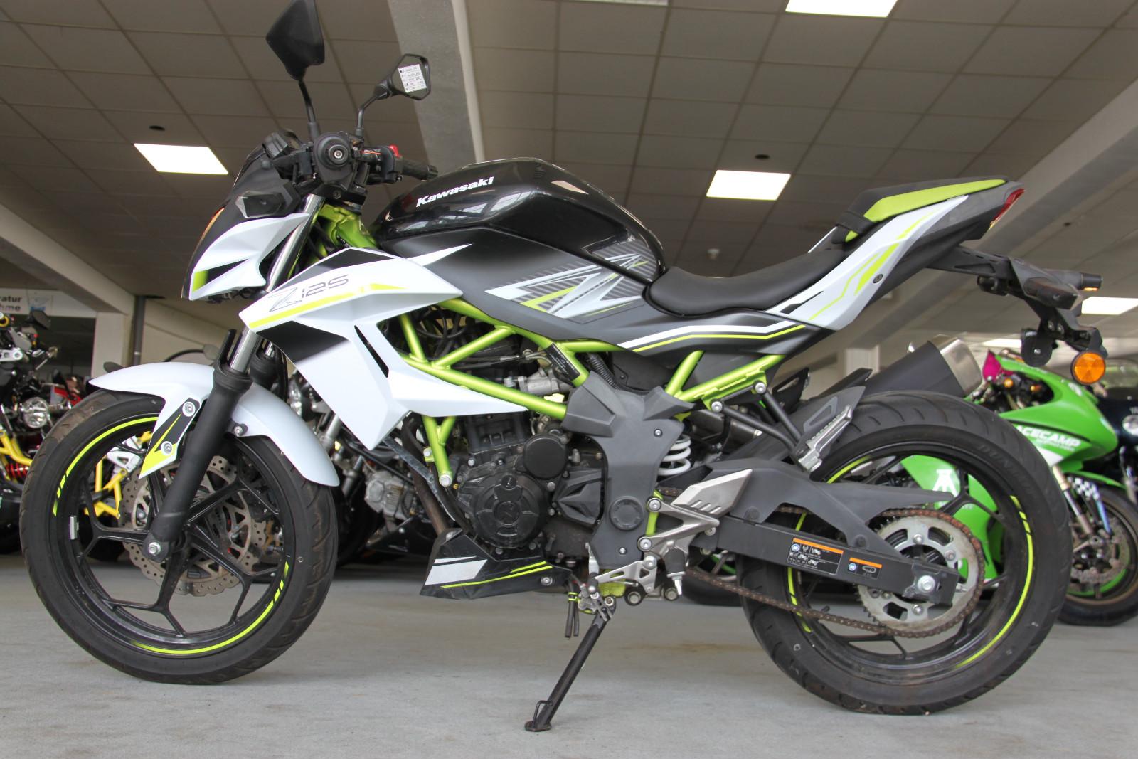 Kawasaki Z 125 ABS 11kw/15PS erst 2.000km 81er Sitzhöhe!