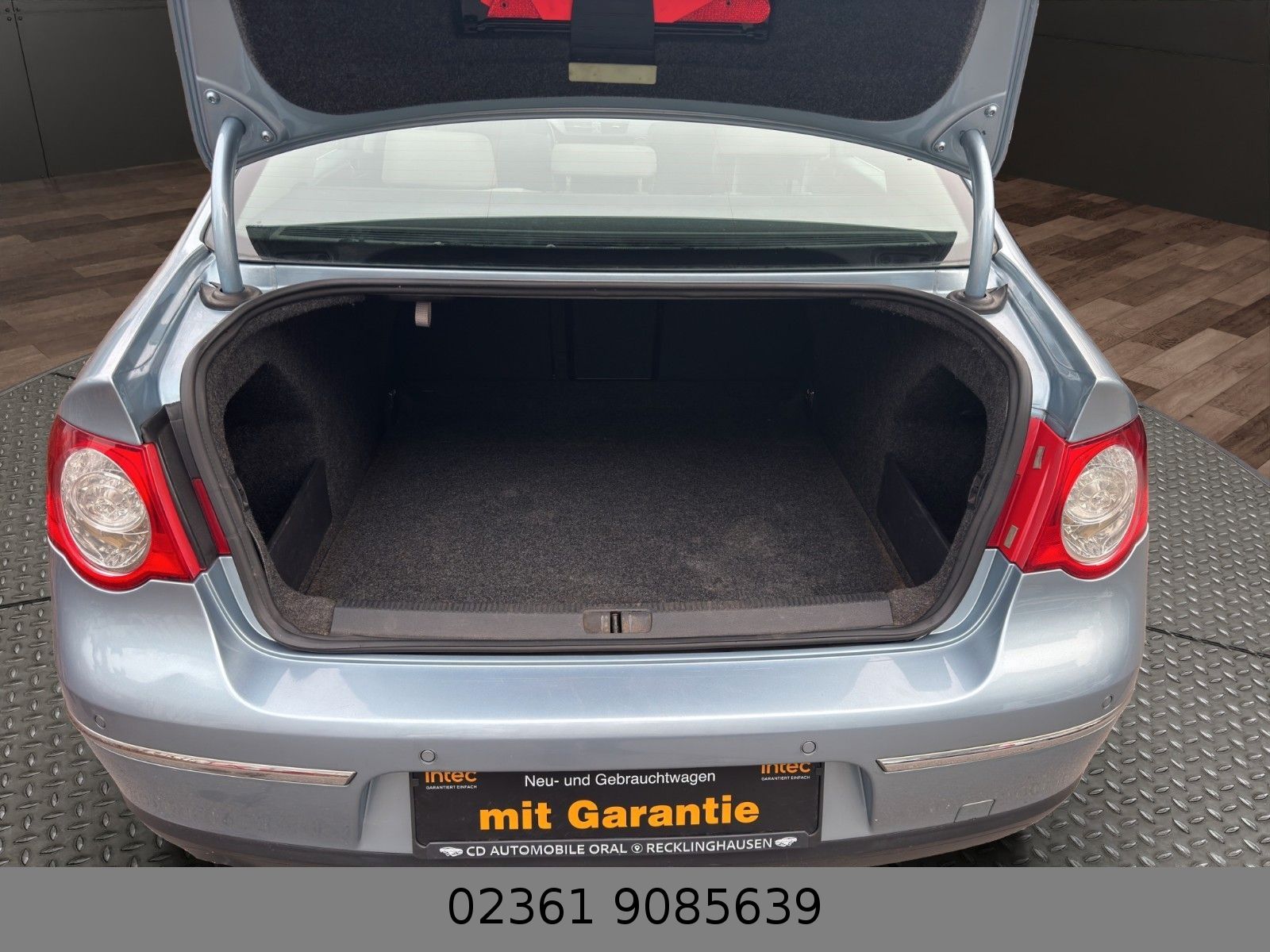 Fahrzeugabbildung Volkswagen Passat Lim. Comfortline;Klimaaut./2xParktronik/