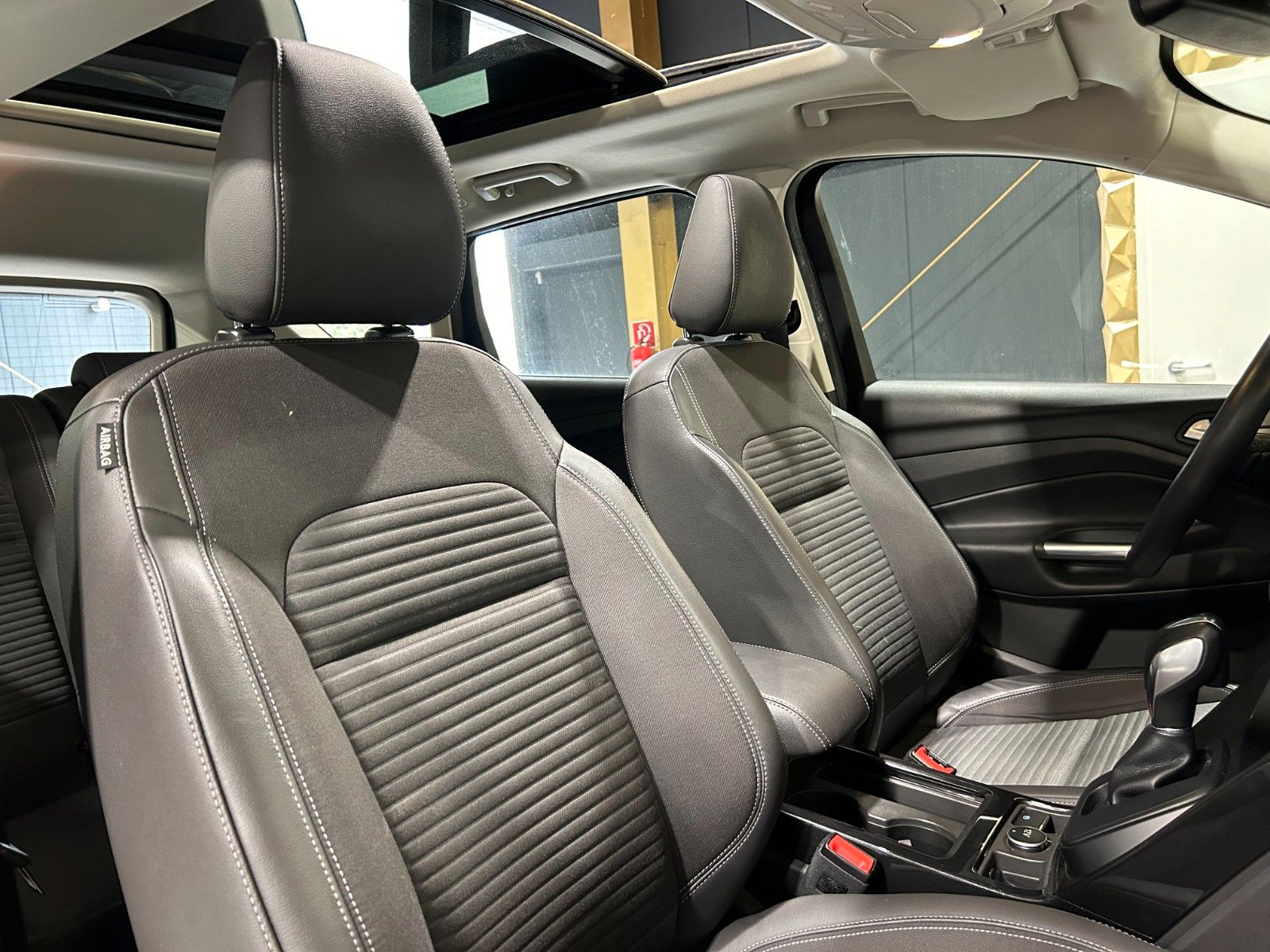 Fahrzeugabbildung Ford Kuga Titanium/PANO/AMBIENTE/KAMERA