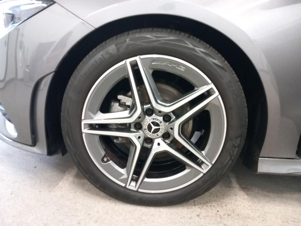 Fahrzeugabbildung Mercedes-Benz CLA 180 Shooting Brake *Navi*SpurH*LED*CarPlay
